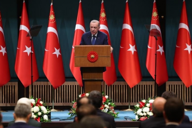 Cumhurbaşkanı Erdoğan: "Gün siyaset yapma değil, dayanışma, bir ve beraber olma günüdür"