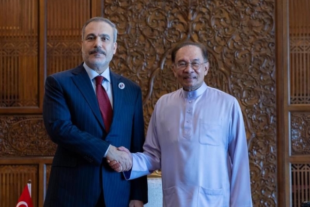 Dışişleri Bakanı Fidan, Malezya Başbakanı Enver İbrahim ile görüştü