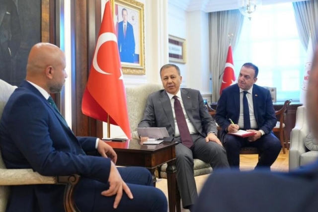 Bakan Yerlikaya, Suriye Acil Durum ve Afet Yönetimi Bakanı Raid Salih ile bir araya geldi
