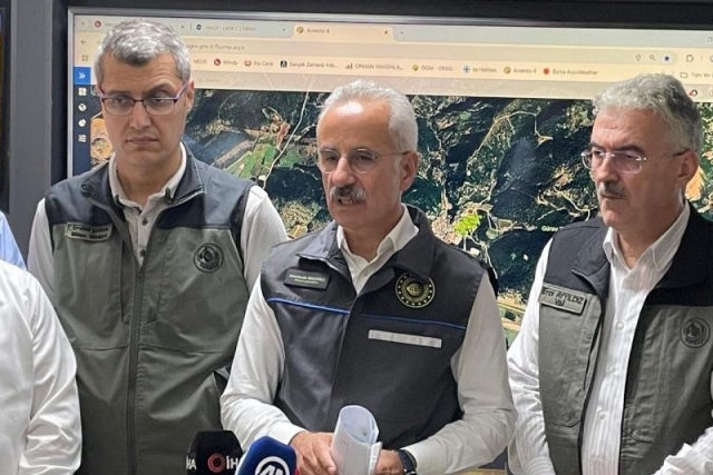Bakan Uraloğlu: "2 mahallemiz boşaltıldı. Yangından dolayı yaralanan hiç kimse yok"