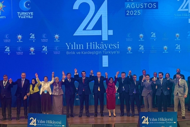 ŞEHİTKAMİL BELEDİYE BAŞKANI UMUT YILMAZ AK PARTİ’YE KATILDI