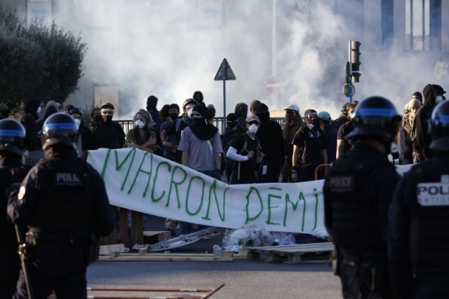 Fransa'da "Her şeyi durduralım" protestosu: Yollar kapatıldı, 103 kişi gözaltına alındı