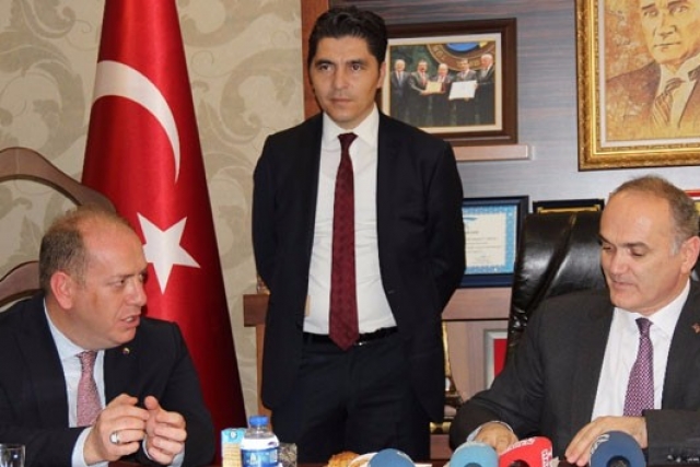 Bakan Özlü’den iş adamlarına ’pasaport’ garantisi