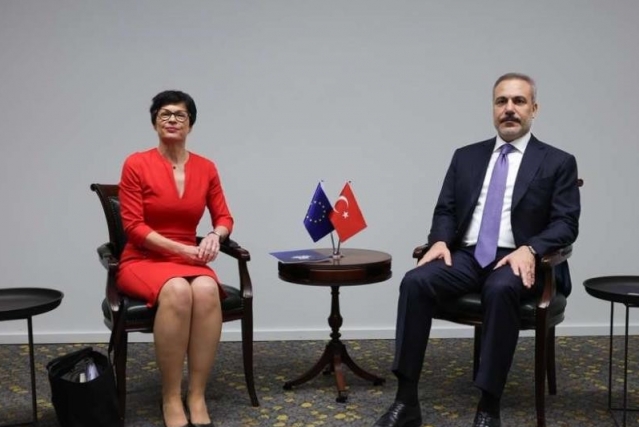 Bakan Fidan, AB Komiseri Kos ile görüştü