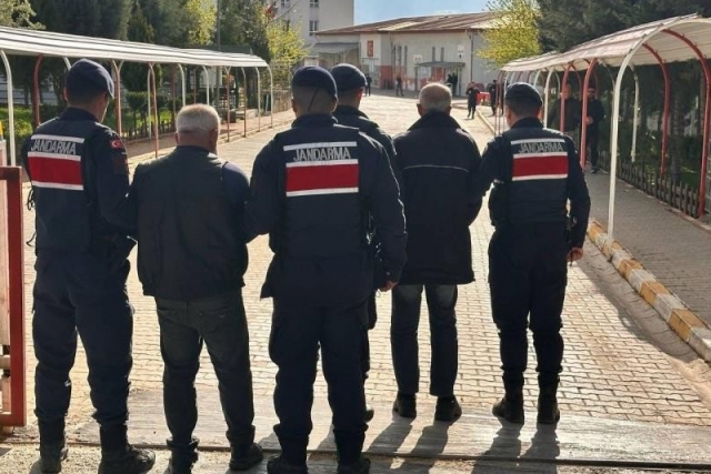 Husumetlilerini bıçakla yaralayan 3 şahsı jandarma yakaladı