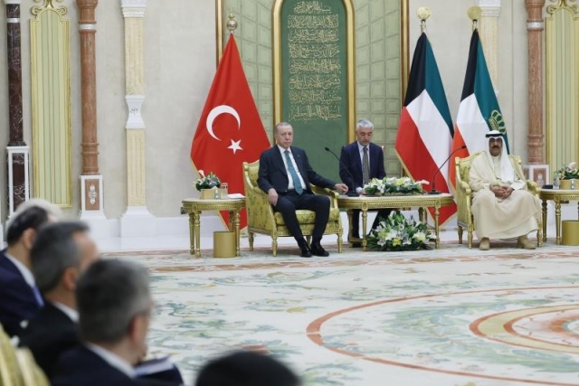 Cumhurbaşkanı Erdoğan, Kuveyt Emiri es-Sabah ile görüştü