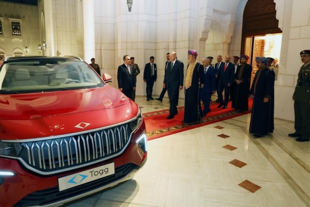 Cumhurbaşkanı Erdoğan’dan Umman Sultanı El Said’e Togg hediyesi