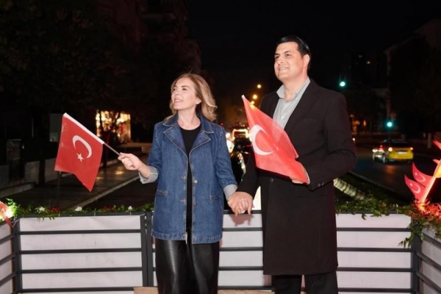 Yılmaz’dan 102 araçla Cumhuriyet Korteji’ne davet