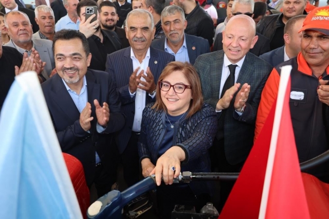 Şahin Nizipli çiftçilerle mazot desteği için bir araya geldi