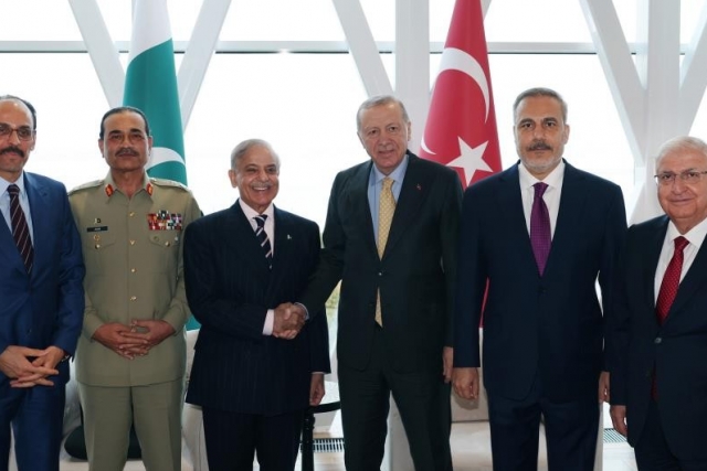 Cumhurbaşkanı Erdoğan, Pakistan Başbakanı Şerif ile bir araya geldi