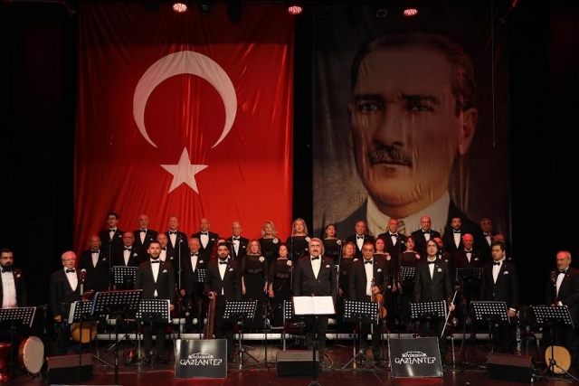 GAZİANTEP BÜYÜKŞEHİR, ULU ÖNDER’İ SEVDİĞİ ŞARKILARLA ANDI