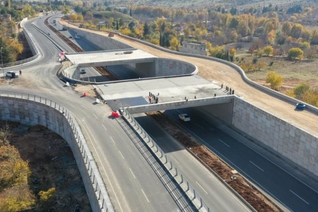 Gaziantep Büyükşehir, köprülü kavşak yatırımlarını kent genelinde sürdürüyor