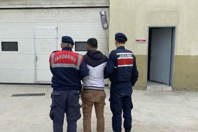 Dolandırıcılık ve yaralama suçlarından 37 yıl kesinleşmiş cezayla aranan şahıs yakalandı