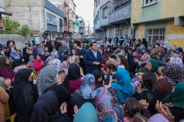 Başkan Yılmaz’ın mahalle ziyareti mitinge dönüştü