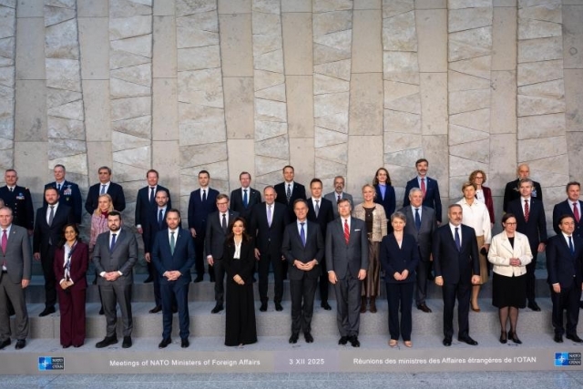 Dışişleri Bakanı Fidan, NATO Dışişleri Bakanları ile aile fotoğrafı çektirdi