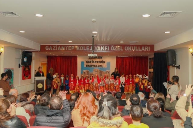 Minik GKV'lilerden "25 Aralık Gaziantep'in Kurtuluşu" töreni