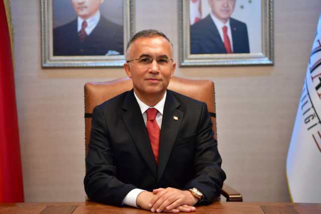 Vali Kemal Çeber’den 25 Aralık Gaziantep’in Kurtuluş Yıl Dönümü Mesajı