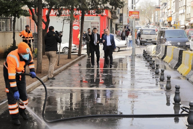 Başkan Fadıloğlu dezenfekte çalışmalarını yerinde inceledi