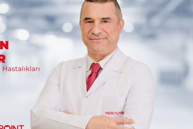 Dr. Sayar, "Karanlıkta kullanılan telefon ışığı göz sağlığını olumsuz etkiler"