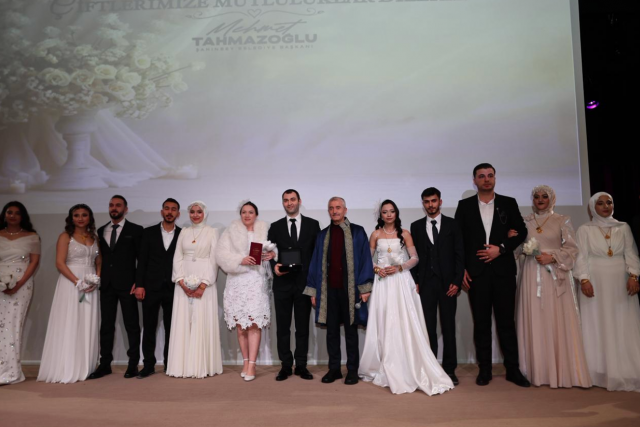 62 ÇİFT MUTLULUĞA ŞAHİNBEY’DE EVET DEDİ