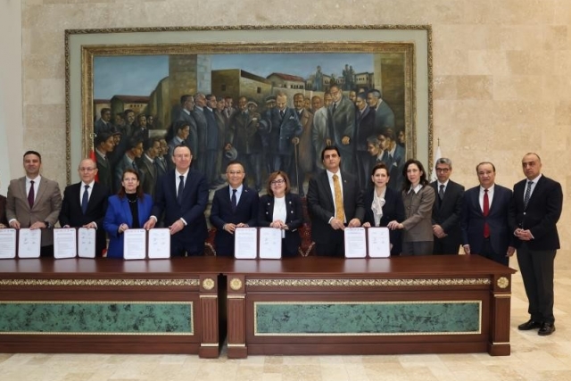 Engelsiz Aktif Yaşam Merkezi için imzalar atıldı