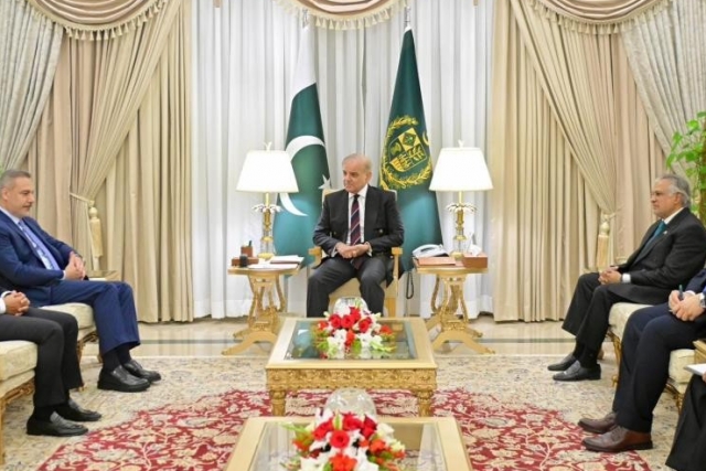 Bakan Fidan, Mısırlı mevkidaşı Abdelatty ve Pakistan Başbakanı Şerif ile bir araya geldi