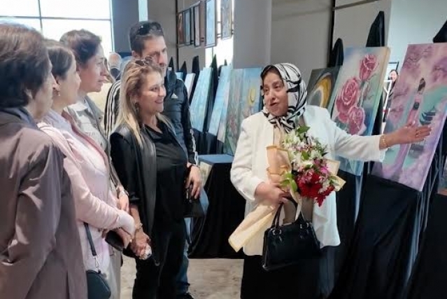 ŞEHİTKAMİLLİ HANIMLARIN ESERLERİ GÖRÜCÜYE ÇIKTI  KALPTEN TUVALE YANSIMALAR SERGİSİ AÇILDI