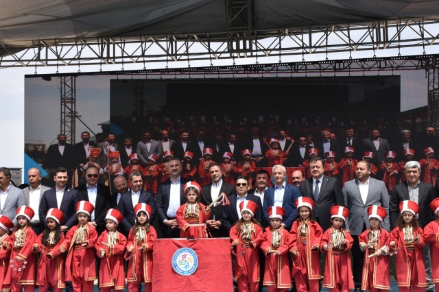 MİNİK MEHTERANLAR ŞAHİNBEY ER MEYDANI’NDA ALKIŞLANDI