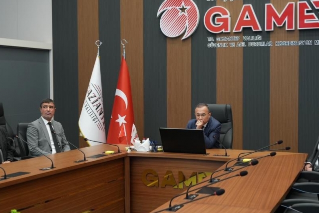 Gaziantep Valiliği'nden "süper hücre" açıklaması: "Bazı bölgelerde olumsuzluklar yaşanmış, vatandaşlarımız hafif yaralanmıştır"