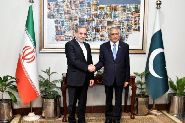 Arakçi, Pakistanlı mevkidaşı Dar ve Pakistan Genelkurmay Başkanı Munir ile görüştü