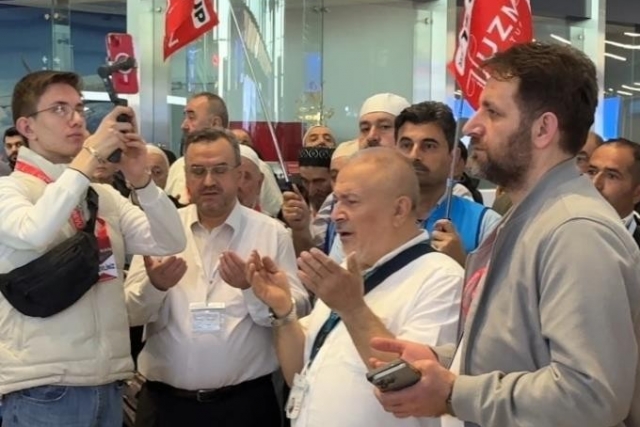 Hac kafilesi İstanbul Havalimanı'ndan kutsal topraklara dualarla uğurlandı