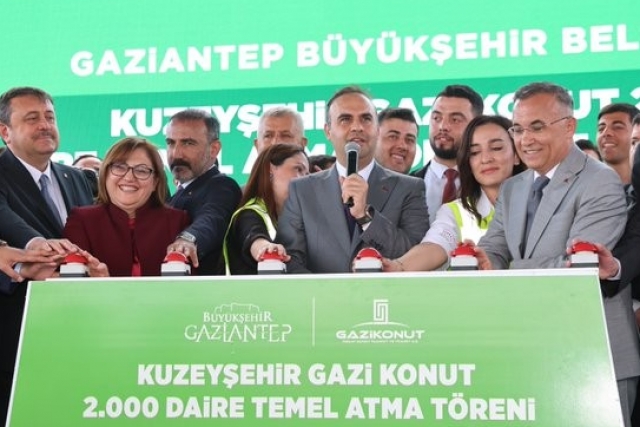 BAKAN KACIR GAZİ KONUT TARAFINDAN YAPILAN 2 BİN KONUT’UN TEMELİNİ ATTI