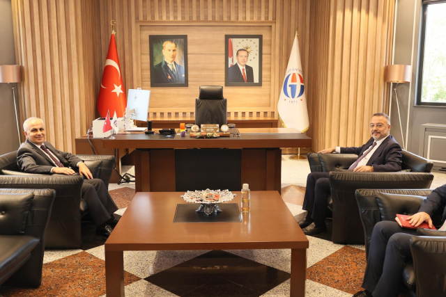 TÜRKİYE ŞAM BÜYÜKELÇİSİ NUH YILMAZ’DAN GAÜN REKTÖRÜ DOĞAN’A ZİYARET