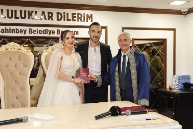 126 ÇİFT MUTLULUĞA ŞAHİNBEY’DE EVET DEDİ