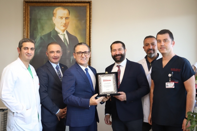 KKTC Gaziantep konsolosu Fahri Yönlüer’den Defa Life hastanesine ziyaret