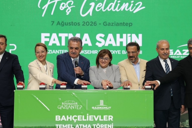 Kuzeyşehir ve Güneyşehir’de kura ve teslimler yapılırken, Bahçelievler’de 5 bin konutun temeli atıldı.