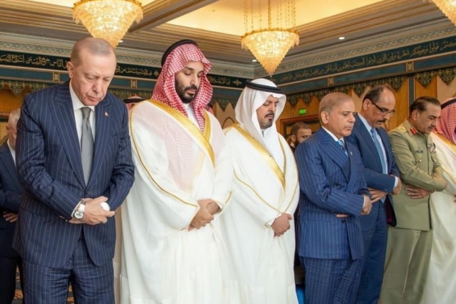 Cumhurbaşkanı Erdoğan, Mekke'de Selman ve Şerif ile cuma namazını kıldı