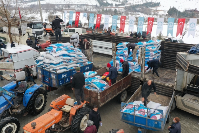 Gaziantep Şahinbey Belediyesi hayvan yetiştiricilerinin yüzünü güldürüyor