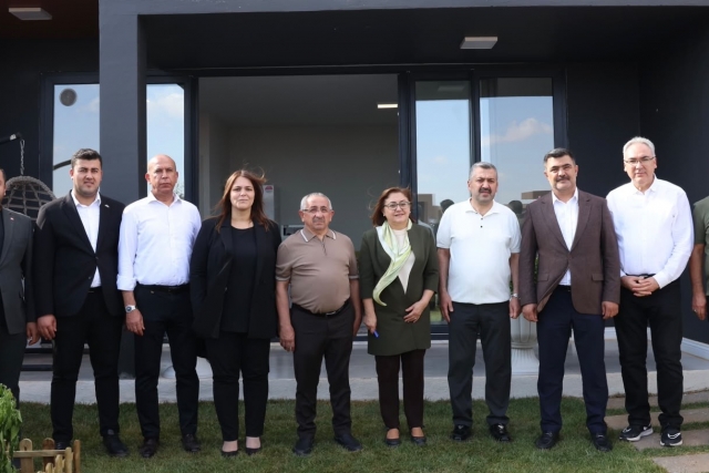 Başkan Şahin, "Bahçelievler" Proje Alanında Örnek Dairenin Tanıtımını Yaptı