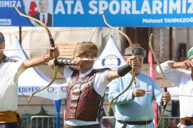 Aksaçlılar Şahinbey’de ok attı