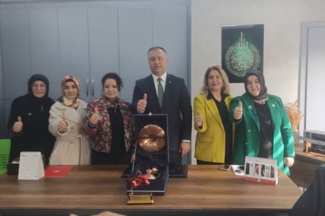 Özlem Şenel: “Kadınların sesi olmak, ihtiyaç sahiplerine umut taşımak istiyorum”