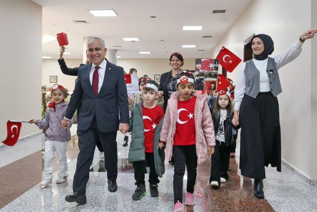 GAÜN’lü Miniklerden Cumhuriyet Bayramı Yürüyüşü