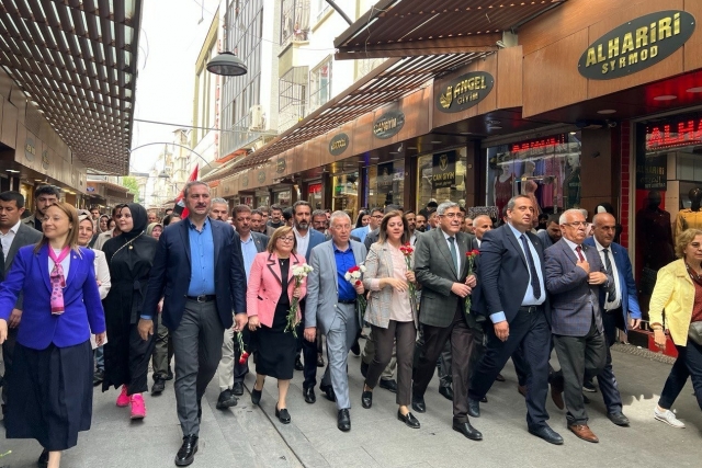 AK Parti Gaziantep Mİlletvekili adaylarından sevgi yürüyüşü