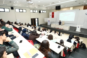 GAÜN HUKUK FAKÜLTESİNDE ERASMUS+ STAJ FIRSATLARI ÖĞRENCİLERE ANLATILDI
