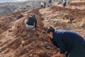 GAÜN GÜZEL SANATLAR FAKÜLTESİ ÖĞRENCİLERİNDEN AĞAÇ DİKME ETKİNLİĞİ