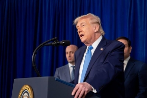 Trump: "Venezuela yönetiminde uygun bir geçiş sağlanana kadar orada kalacağız"