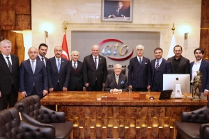ATO BAŞKANI BARAN, KOÇ HOLDİNG ŞEREF BAŞKANI RAHMİ M. KOÇ VE SEMAHAT ARSEL’İ KONUK ETTİ.