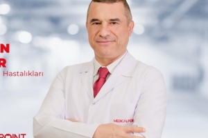 Dr. Sayar, "Karanlıkta kullanılan telefon ışığı göz sağlığını olumsuz etkiler"