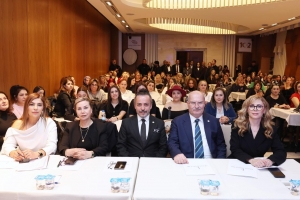 ANKARA TİCARET ODASI’NDAN KUAFÖR VE GÜZELLİK SEKTÖRÜ İÇİN MAKYAJ EĞİTİMİ…