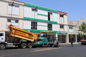 Nizip Belediyesi, 10 günlük asfalt çalışmasını 4 günde tamamladı